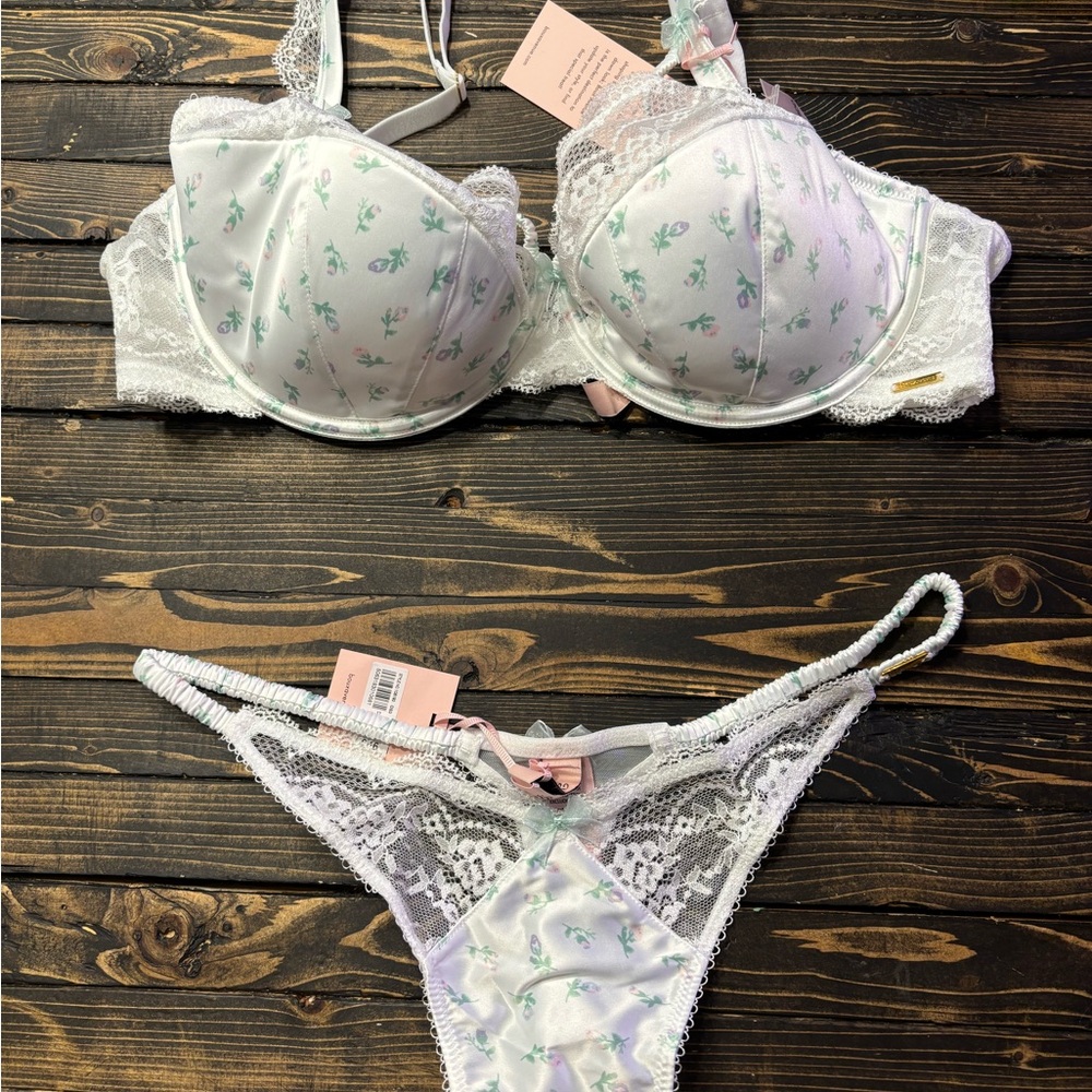 Floral Lace Bra and Panty Set - White